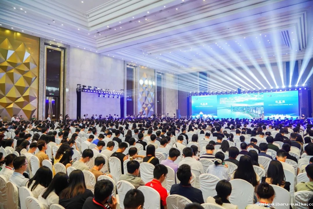 智汇青春之岛 博引活力未来丨点点taptap电动老虎机AI无人清扫车亮相第十一届“百所高校千名博士青岛行”活动